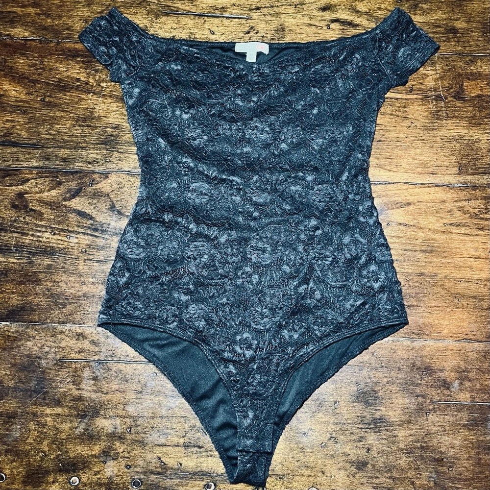 Gianni Bini Black Lace Floral Bodysuit Snap Closure Sz M Romantic Goth Edgy Y2K‎